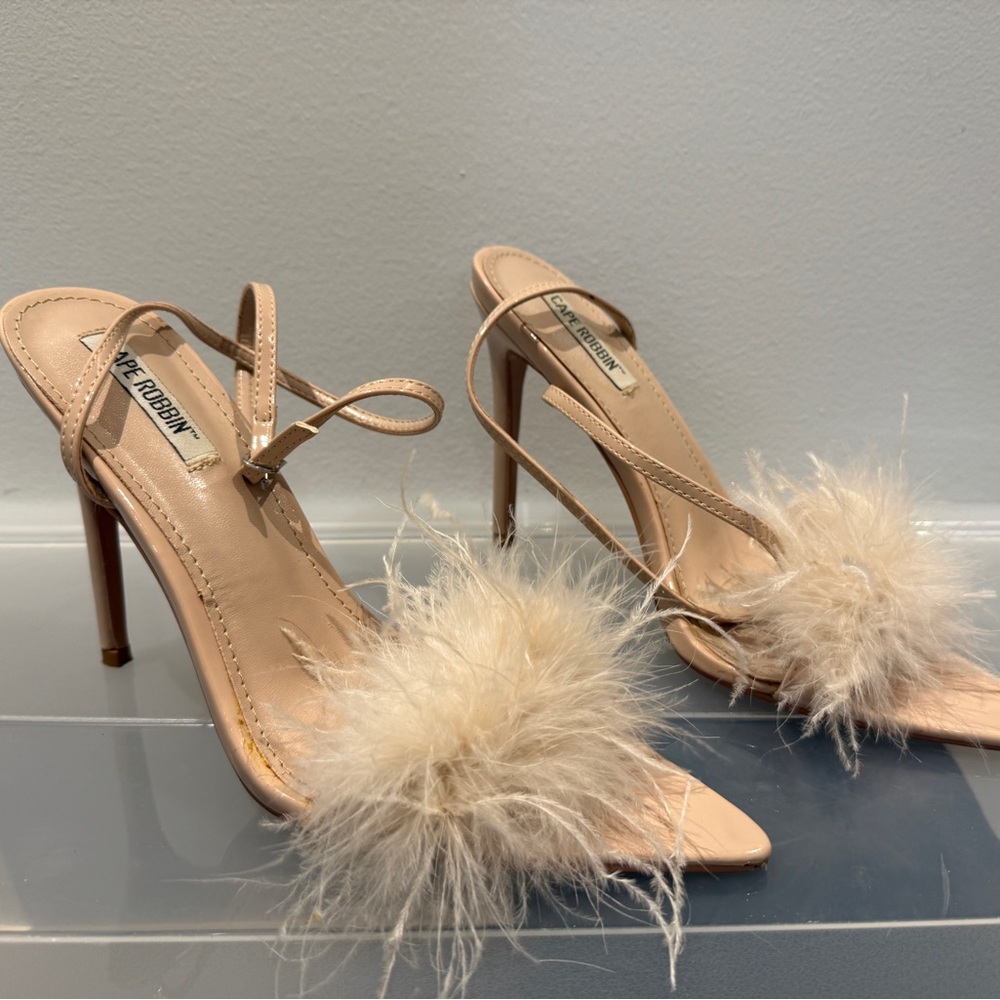 Cape Robbin Feathered Women's Heels